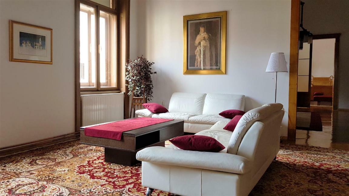 Luxury Apartment In The Heart Of Varazdin Exterior photo